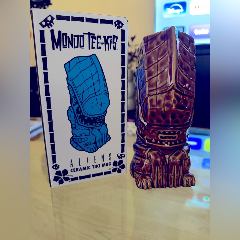 Mondo Tee-Kis Aliens Ceramic Tiki Mug (Brown Variant) Tiki farm Barware 2017